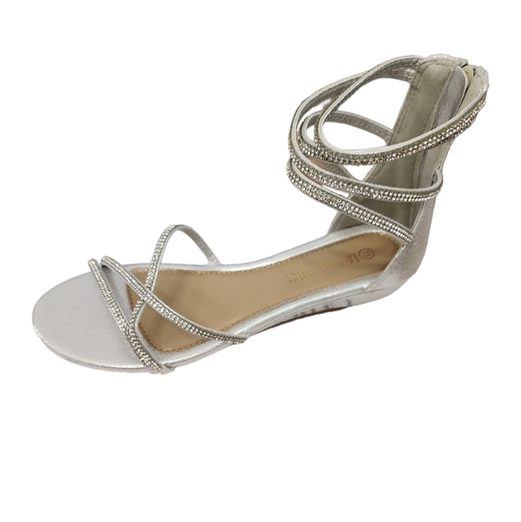 Dream Pairs Shoes - NEW Dream Pairs Silver Sandles With Rhinestones